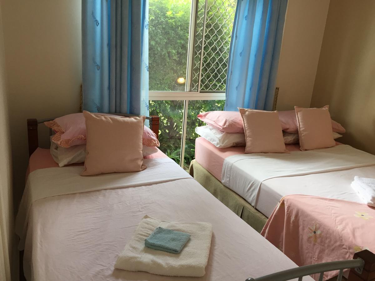 Theme Parks Amituofo Homestay Голд-Кост Экстерьер фото